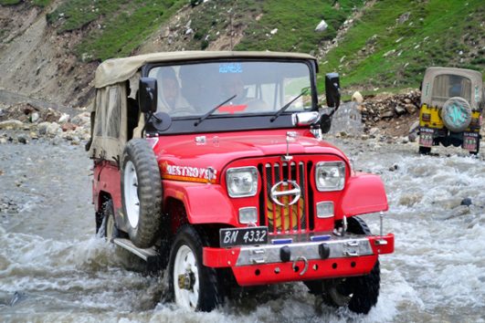 naran-kaghan-jeep-group-tour